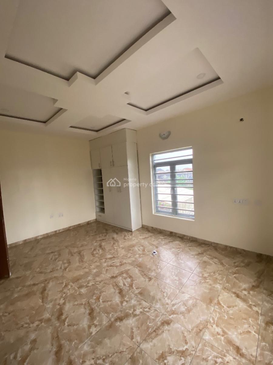 Standard 3 Bedroom Apartment Upstairs, in an Estate Before Novare Mall Sangotedo, Lekki Expressway, Lekki, Lagos, Flat / Apartment for Rent