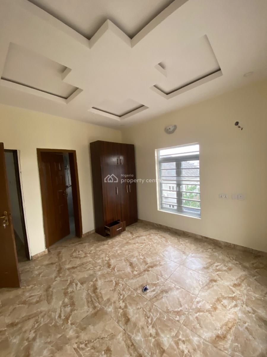 Standard 3 Bedroom Apartment Upstairs, in an Estate Before Novare Mall Sangotedo, Lekki Expressway, Lekki, Lagos, Flat / Apartment for Rent