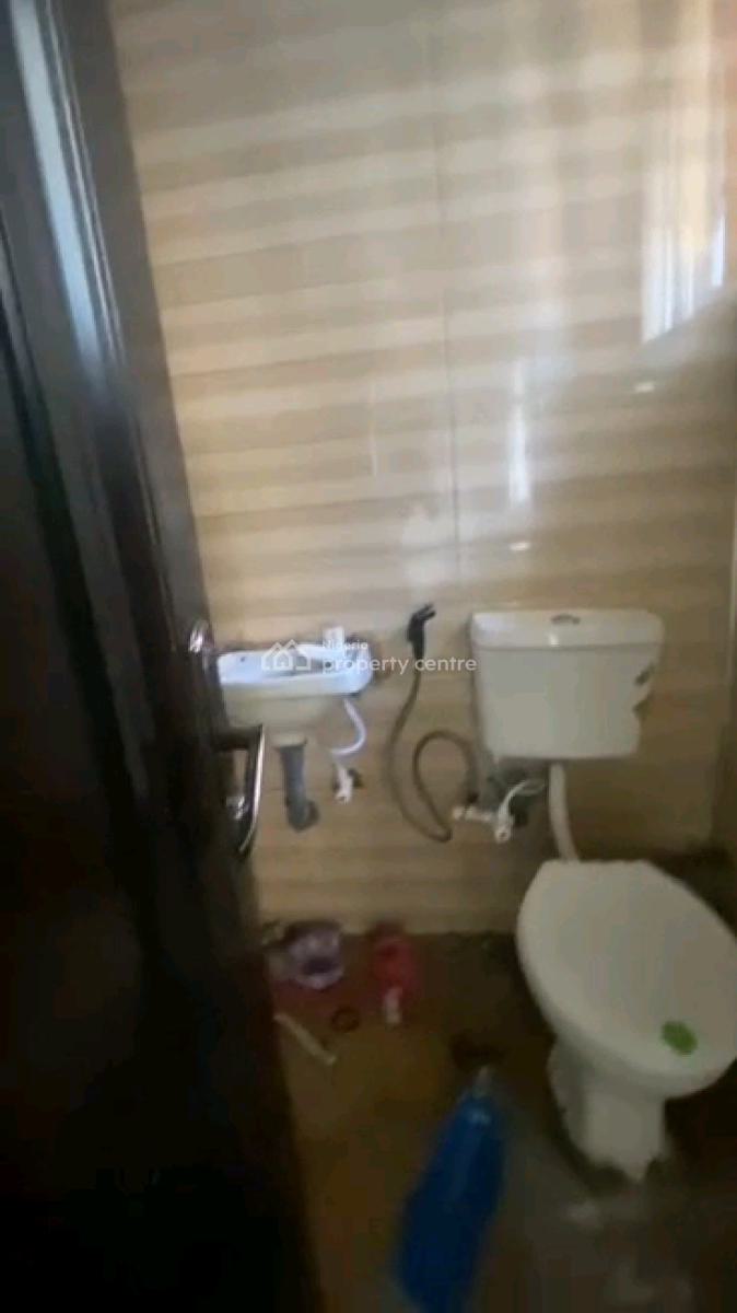 Standard and Spacious 2 Bedroom Flat, Alagomeji, Alagomeji, Yaba, Lagos, Flat / Apartment for Rent