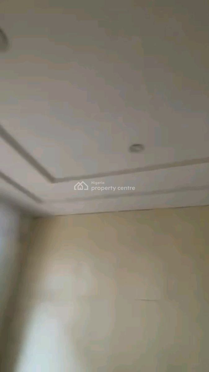 Standard and Spacious 2 Bedroom Flat, Alagomeji, Alagomeji, Yaba, Lagos, Flat / Apartment for Rent