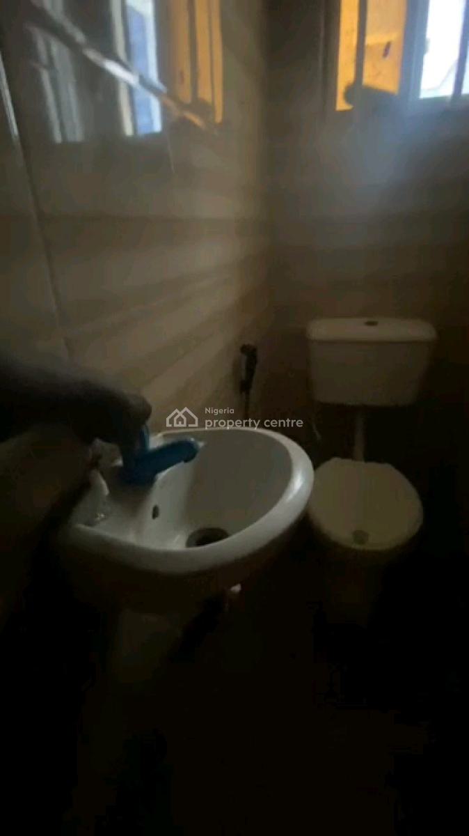 Standard and Spacious 2 Bedroom Flat, Alagomeji, Alagomeji, Yaba, Lagos, Flat / Apartment for Rent