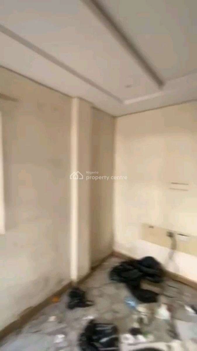 Standard and Spacious 2 Bedroom Flat, Alagomeji, Alagomeji, Yaba, Lagos, Flat / Apartment for Rent