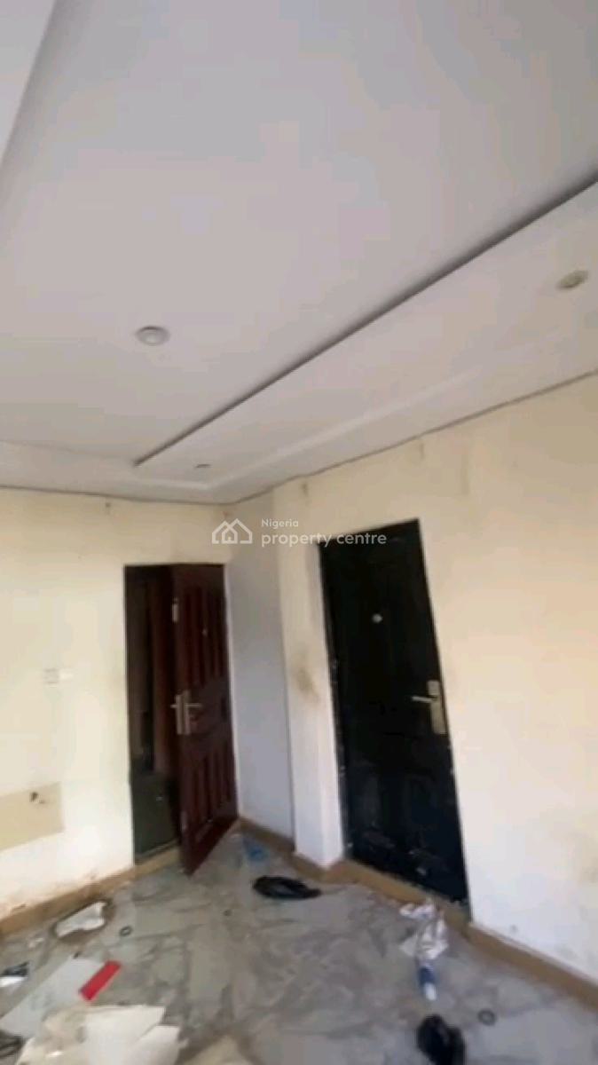 Standard and Spacious 2 Bedroom Flat, Alagomeji, Alagomeji, Yaba, Lagos, Flat / Apartment for Rent