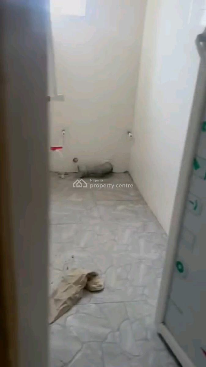 Standard and Spacious Mini Flat, Adekunle, Adekunle, Yaba, Lagos, Mini Flat (room and Parlour) for Rent