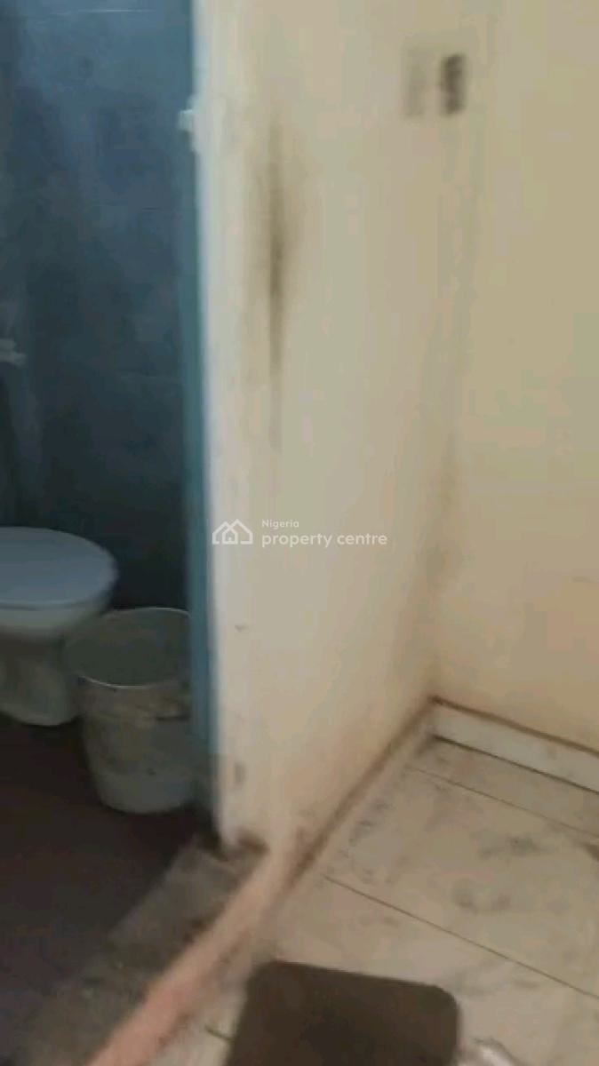 Standard and Spacious Mini Flat, Adekunle, Adekunle, Yaba, Lagos, Mini Flat (room and Parlour) for Rent