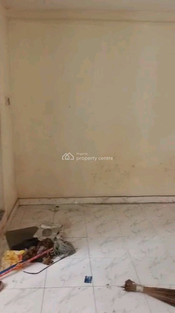 Standard and Spacious Mini Flat, Adekunle, Adekunle, Yaba, Lagos, Mini Flat (room and Parlour) for Rent