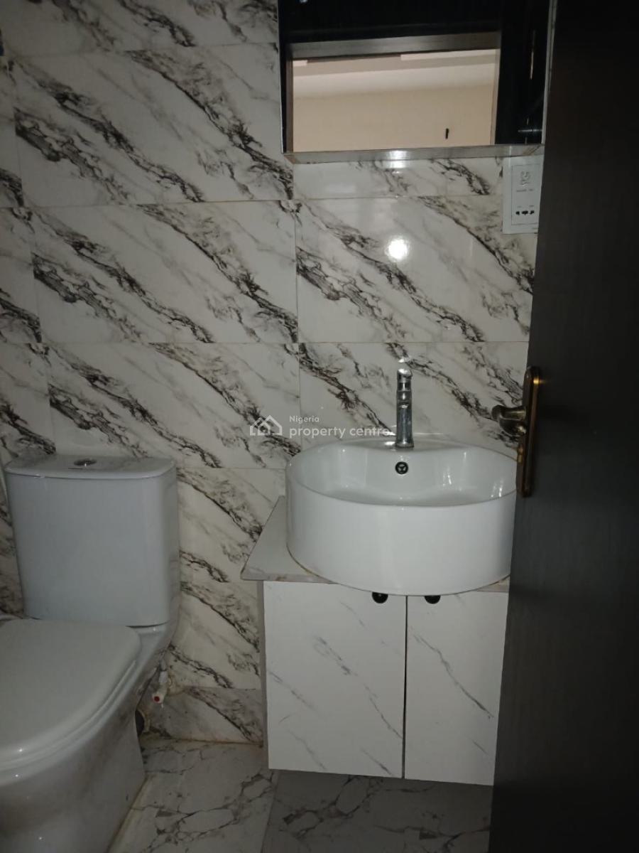 Executive 2 Bedroom Flat, Ramat Crescent, Ogudu, Lagos, Flat / Apartment for Rent