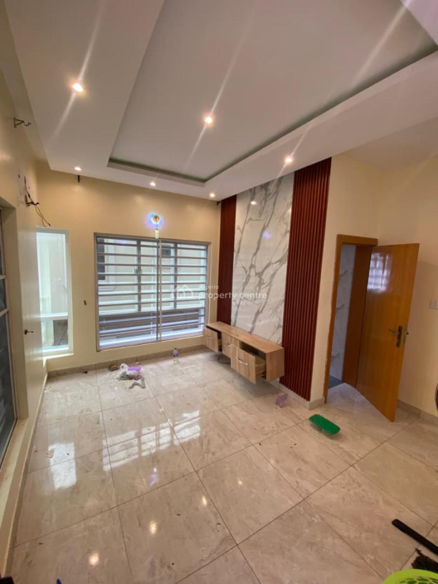 Serviced 2 Bedroom Apartment in a Secured Estate (non-flooded, Agungi, Lekki, Lagos, Flat / Apartment for Rent