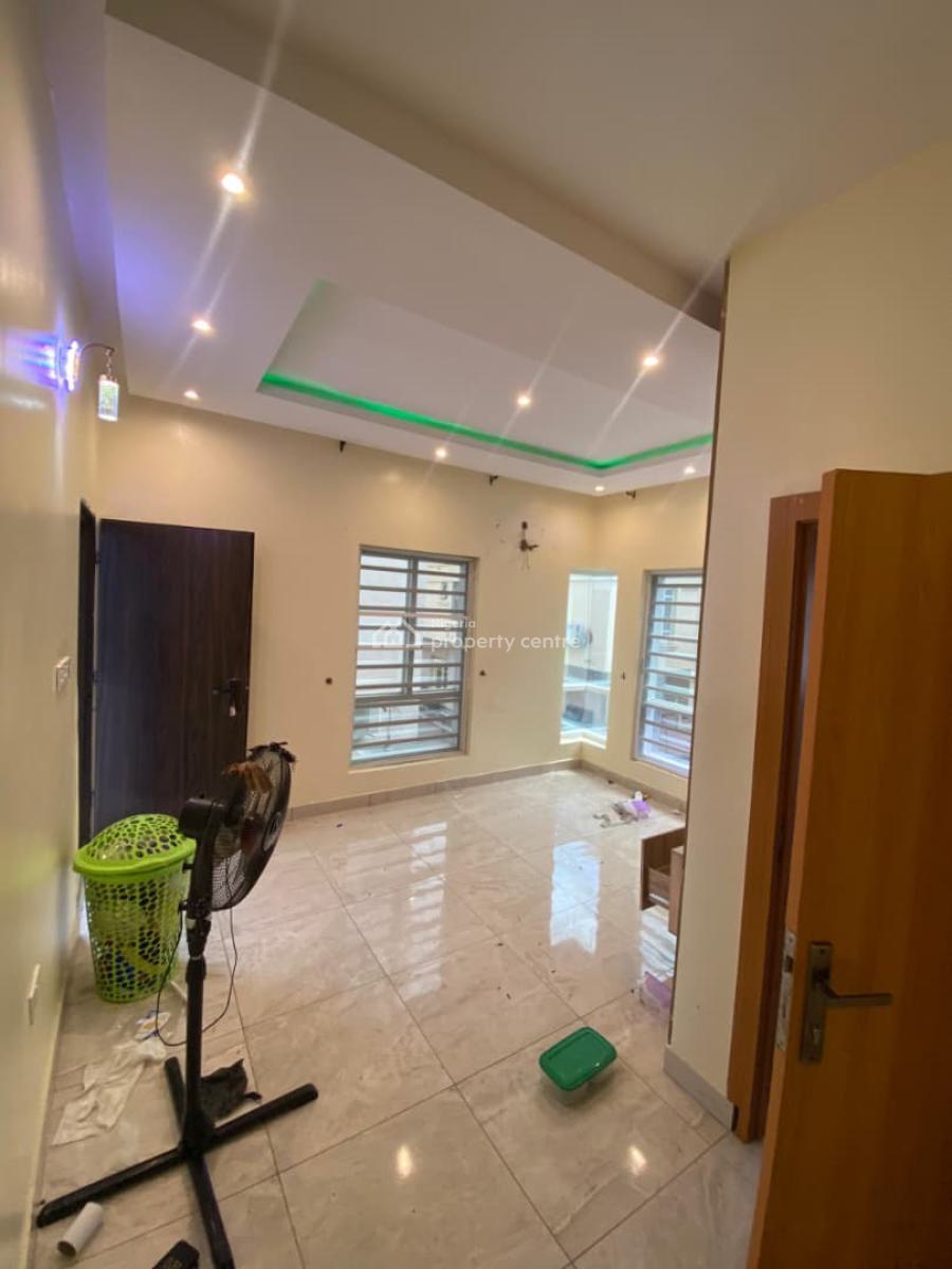 Serviced 2 Bedroom Apartment in a Secured Estate (non-flooded, Agungi, Lekki, Lagos, Flat / Apartment for Rent