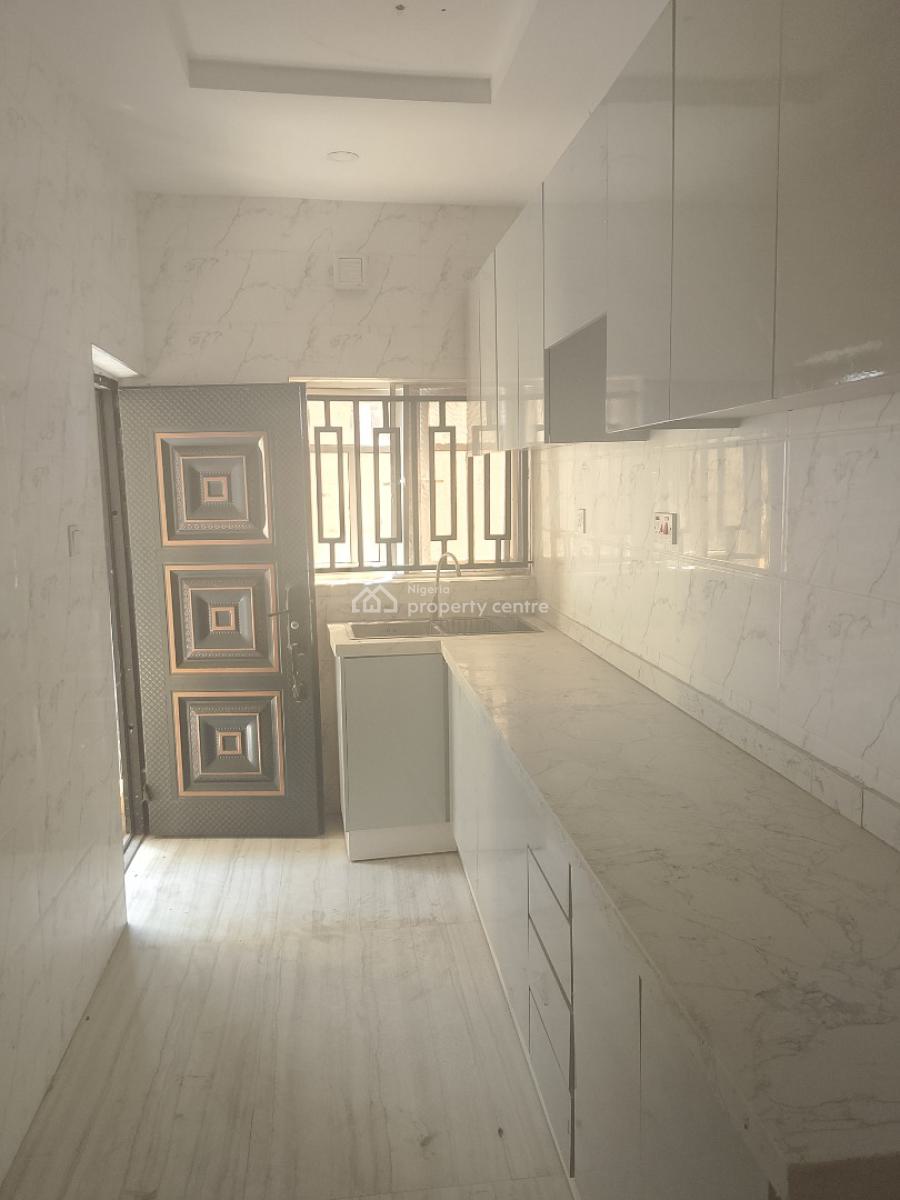 2 Bedroom Apartment Upstairs, Lekki, Lagos, Flat / Apartment for Rent