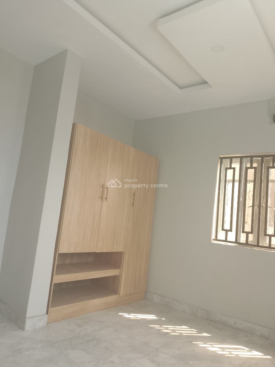 2 Bedroom Apartment Upstairs, Lekki, Lagos, Flat / Apartment for Rent