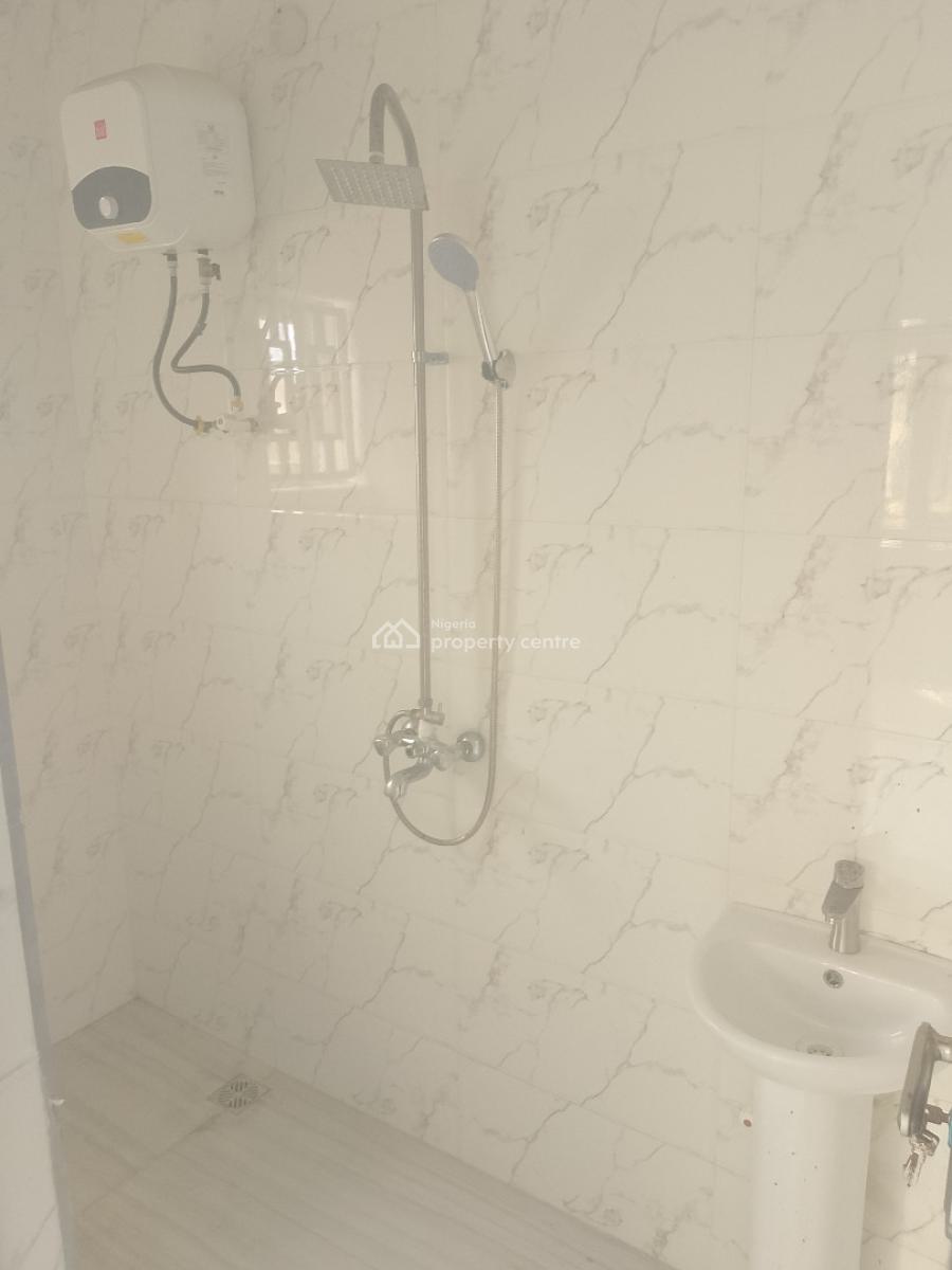 2 Bedroom Apartment Upstairs, Lekki, Lagos, Flat / Apartment for Rent