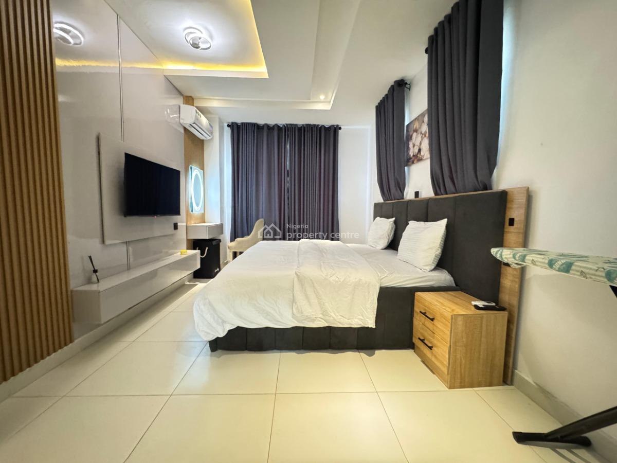 Luxury 1 Bedroom Apartment with  Pool and Ps5, Lekki Phase 1, Lekki, Lagos, Flat / Apartment Short Let