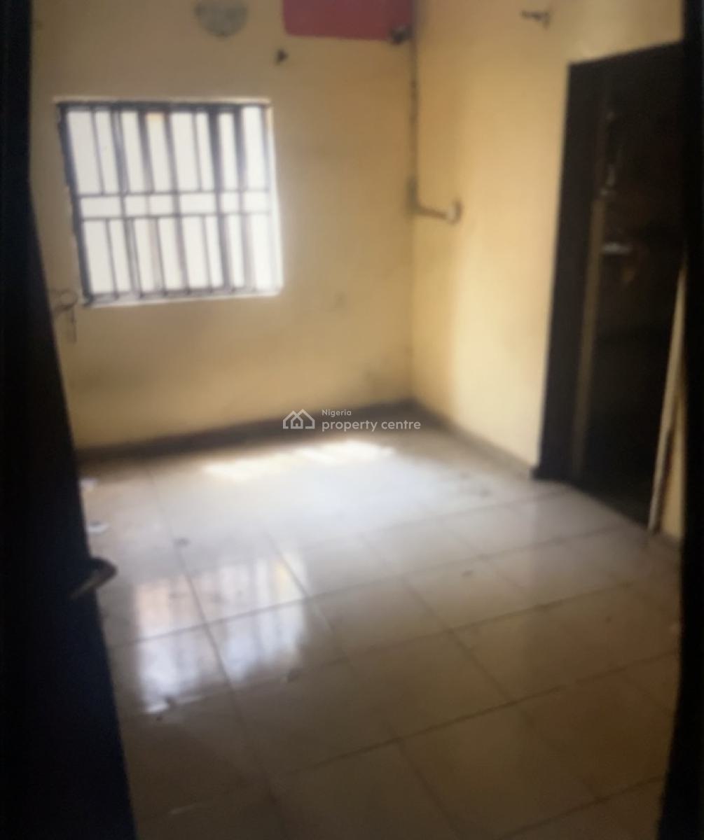 Nice Self Contain, with Store, Tarred Rd, 1st Floor, Wuye Main( Tarred Rd), Wuye, Abuja, Self Contain (single Rooms) for Rent