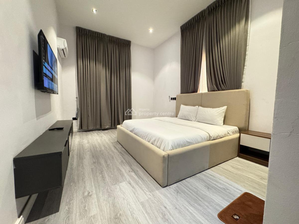Luxury 3 Bedroom Apartment with Pool and Ps5 in a Secure Estate, Victoria Island (vi), Lagos, Flat / Apartment Short Let