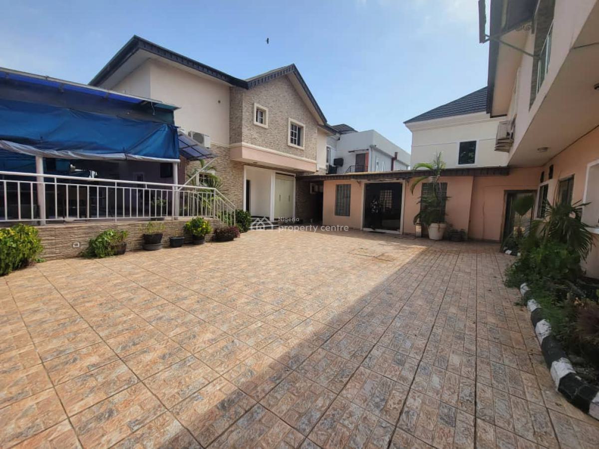 Hotel with 17 Room Space and Other Amenities, Lekki Phase 1, Lekki, Lagos, Hotel / Guest House for Rent