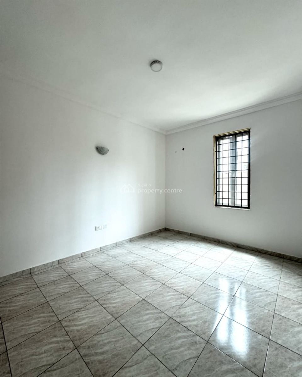 Neatly Built 3 Bedroom Apartment, Agungi, Lekki, Lagos, Flat / Apartment for Sale