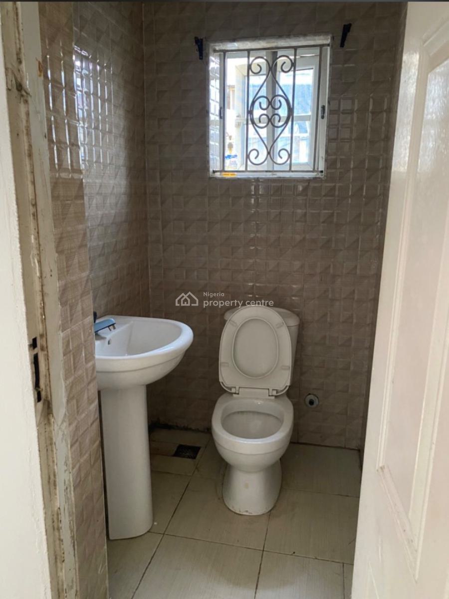 3 Bedroom Apartment Ground Floor, Omole Phase 2, Ikeja, Lagos, Flat / Apartment for Rent