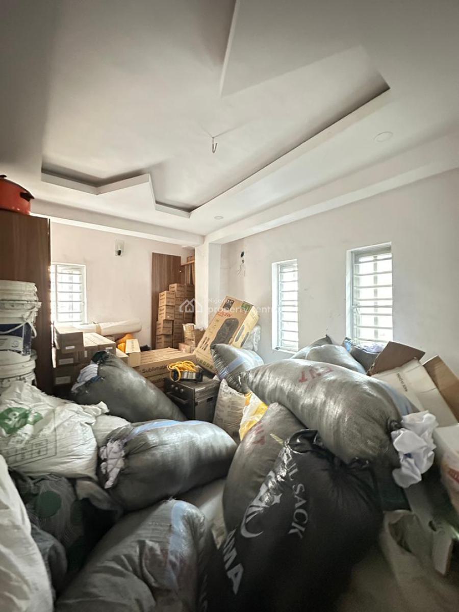 Luxurious 3 Bedroom Apartment, Surulere, Surulere, Lagos, Block of Flats for Sale