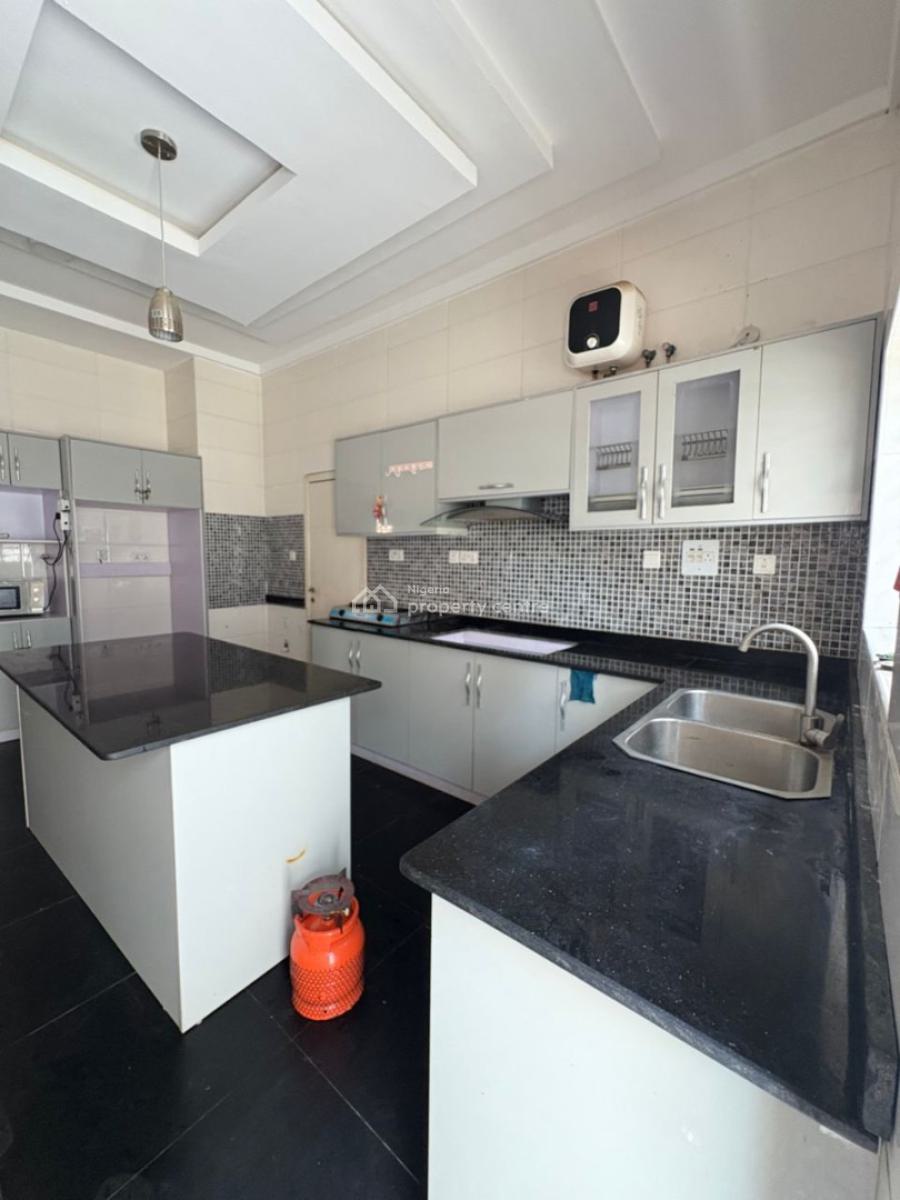 Single Room Downstairs, Ikota, Lekki, Lagos, Flat / Apartment for Rent