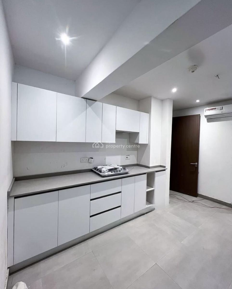 Well Built 2 Bedroom Apartment with Bq Available, Lekki Phase 1, Lekki, Lagos, Flat / Apartment for Sale