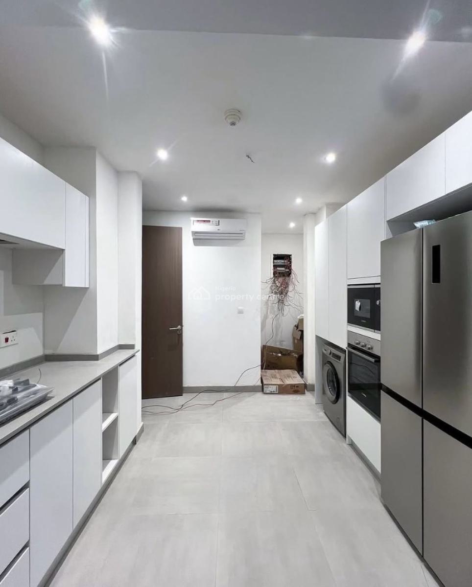 Well Built 3 Bedroom Apartment with Bq Available, Lekki Phase 1, Lekki, Lagos, Flat / Apartment for Sale