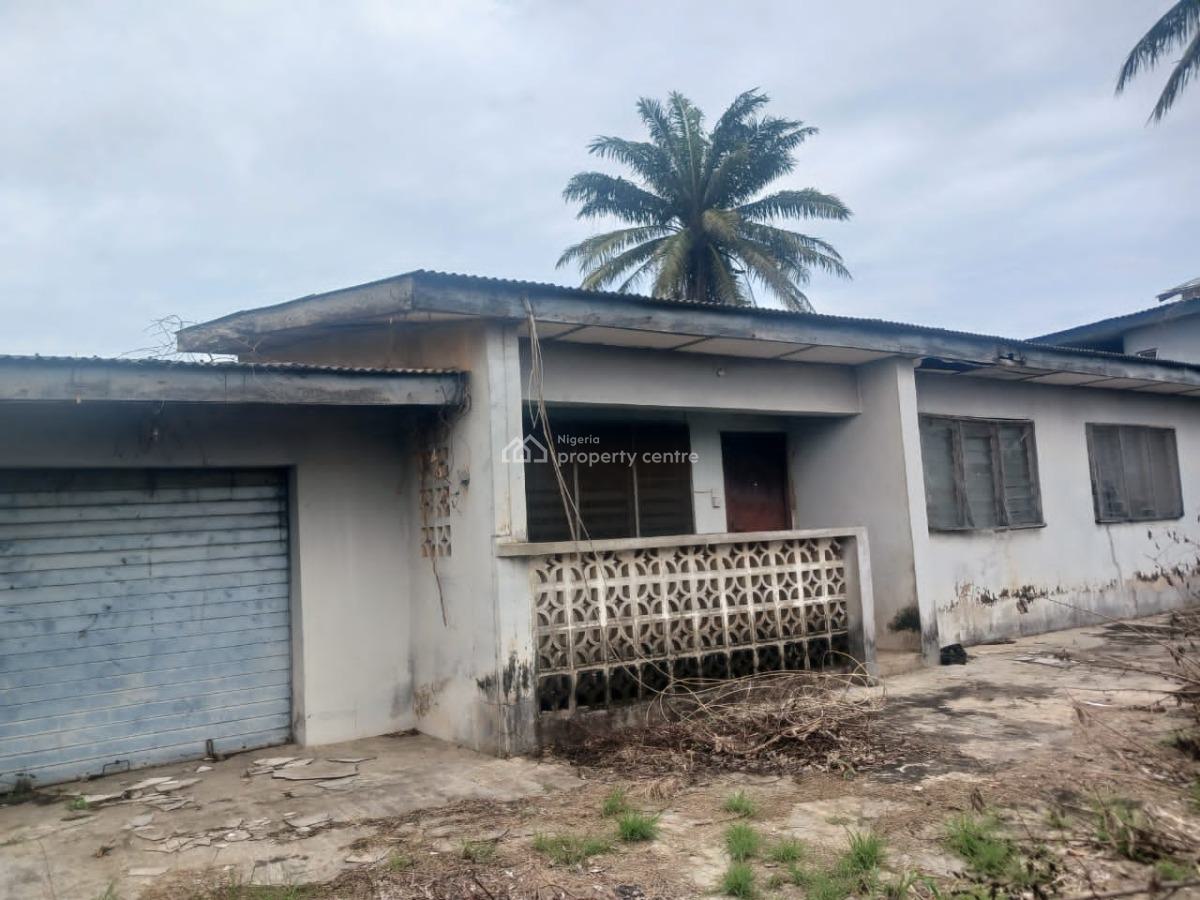4 Bedroom Old Bungalow on 891sqm of Land in a Good Environment, Dejo Oyelese, Old Bodija, Ibadan, Oyo, Detached Bungalow for Sale