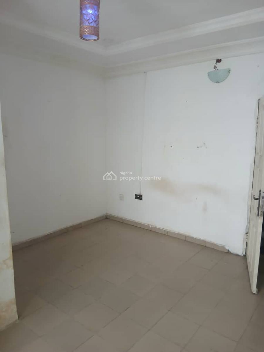 a Room Shared Apartment Upstairs., Thomas Estate, Ajah, Lagos, Self Contain (single Rooms) for Rent