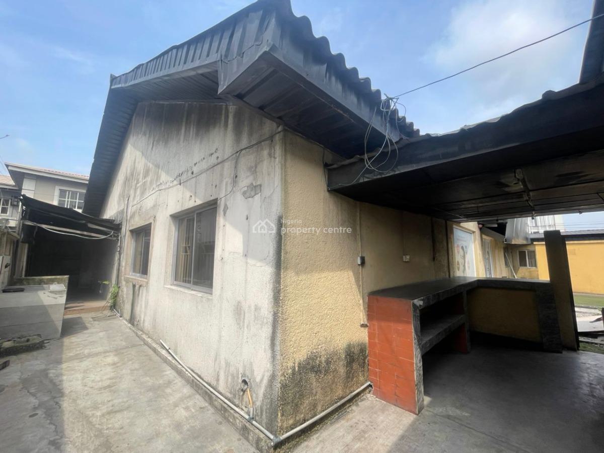 Cornerpiece Bungalow, Open-plan Interior Spaces and 5 Restroom, Lekki Phase 1, Lekki, Lagos, Flat / Apartment for Rent