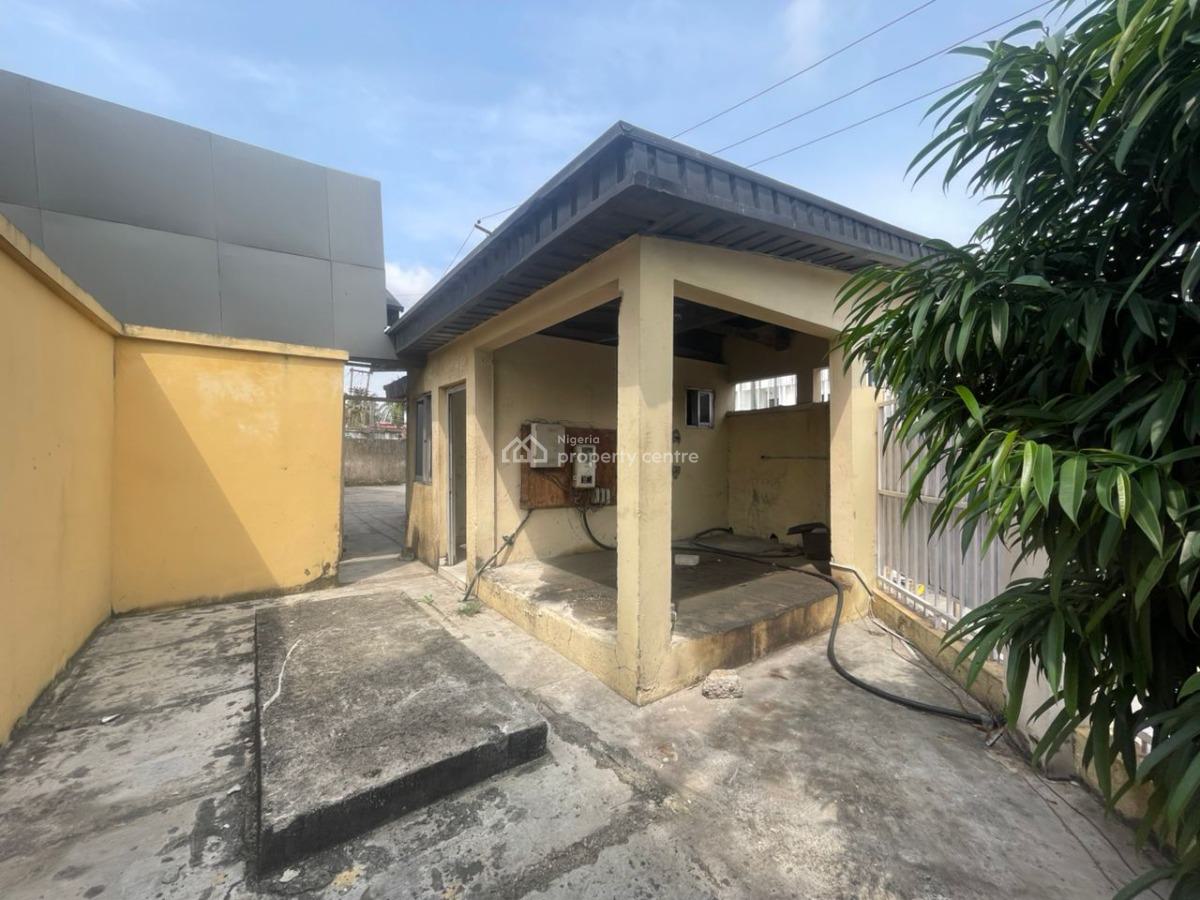 Cornerpiece Bungalow, Open-plan Interior Spaces and 5 Restroom, Lekki Phase 1, Lekki, Lagos, Flat / Apartment for Rent