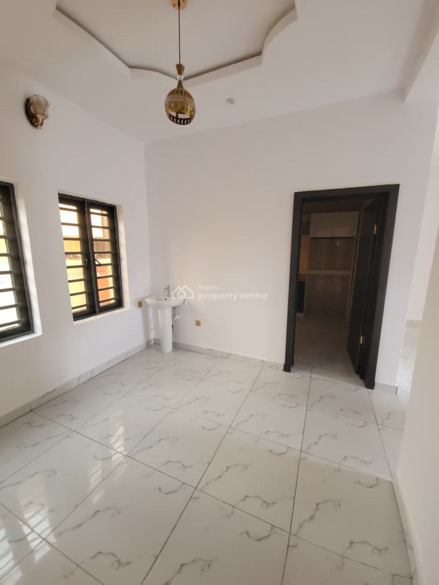 Nicely Built 3 Bedroom Flat, Kolapo Ishola Gra, Akobo, Ibadan, Oyo, Flat / Apartment for Rent