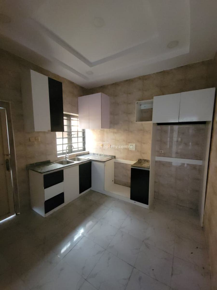 Nicely Built 3 Bedroom Flat, Kolapo Ishola Gra, Akobo, Ibadan, Oyo, Flat / Apartment for Rent