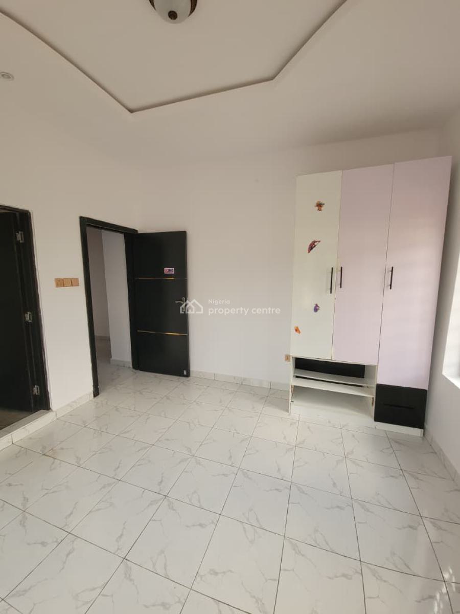 Nicely Built 3 Bedroom Flat, Kolapo Ishola Gra, Akobo, Ibadan, Oyo, Flat / Apartment for Rent