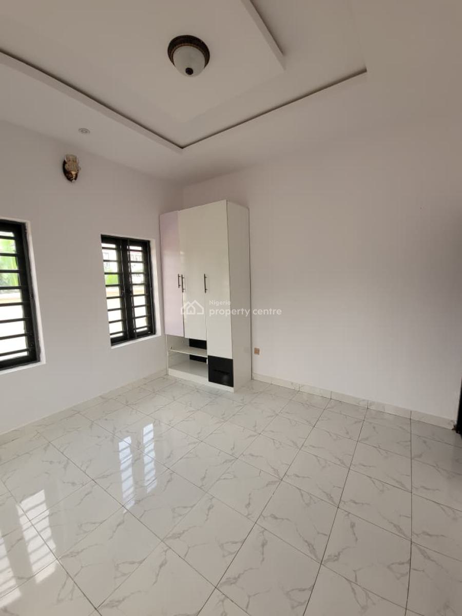 Nicely Built 3 Bedroom Flat, Kolapo Ishola Gra, Akobo, Ibadan, Oyo, Flat / Apartment for Rent