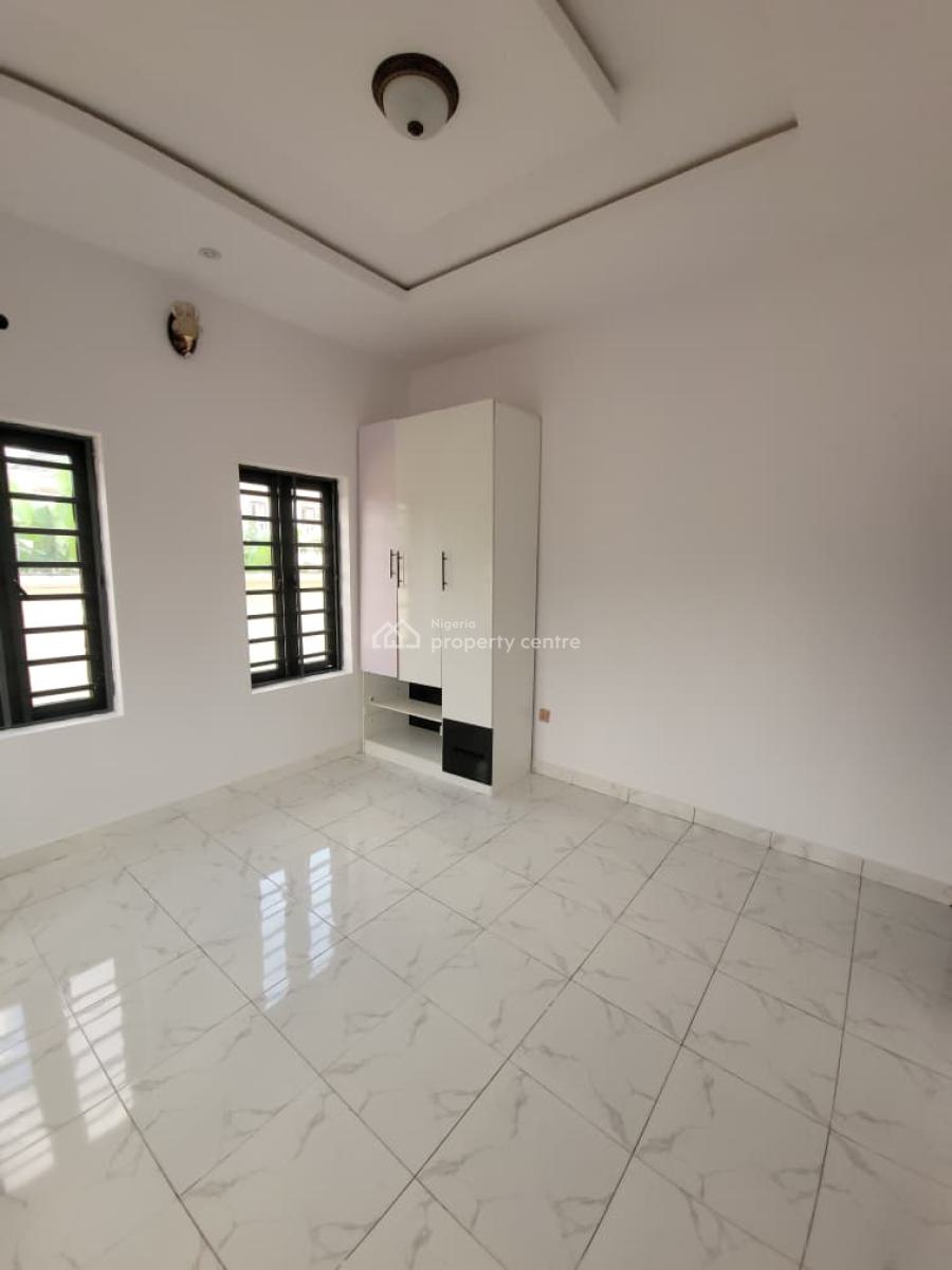 Nicely Built 3 Bedroom Flat, Kolapo Ishola Gra, Akobo, Ibadan, Oyo, Flat / Apartment for Rent