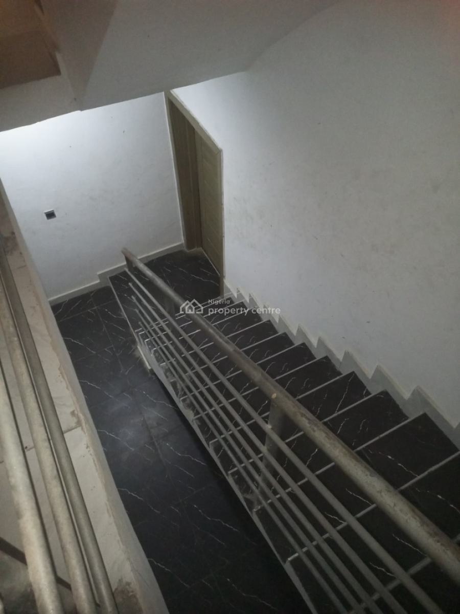 3 Bedroom Apartment Upstairs, Ikota, Lekki, Lagos, Flat / Apartment for Rent