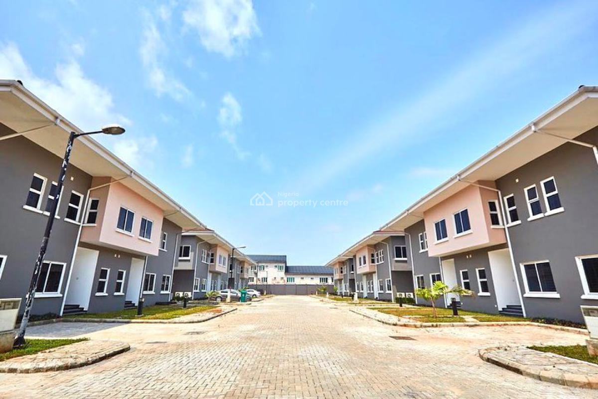 Serviced 4 Bedrooms Semi-detached House with Bq, Lekki Phase 1, Lekki, Lagos, Semi-detached Duplex for Rent