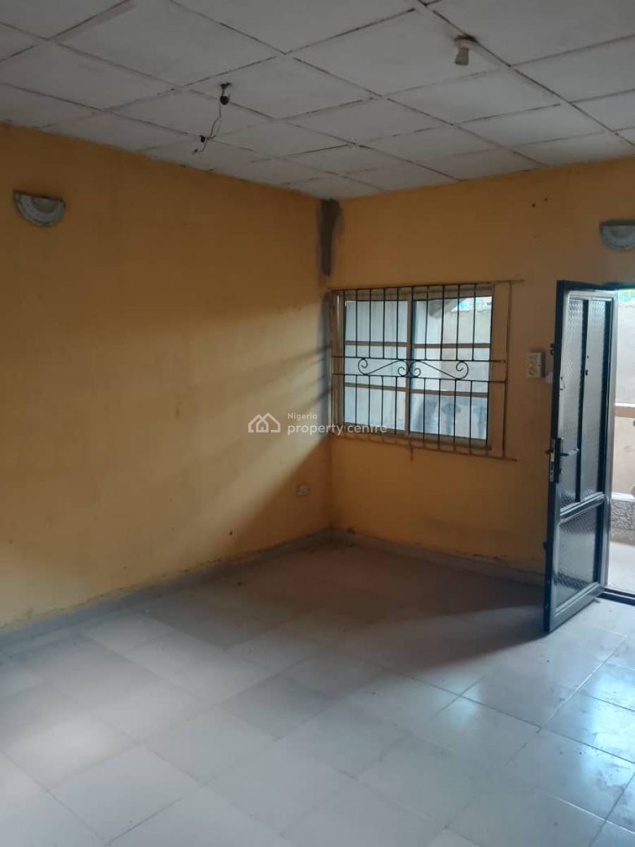 a Clean and Spacious 2 Bedroom, Lucky Fiber Road, Ikorodu, Lagos, Flat / Apartment for Rent