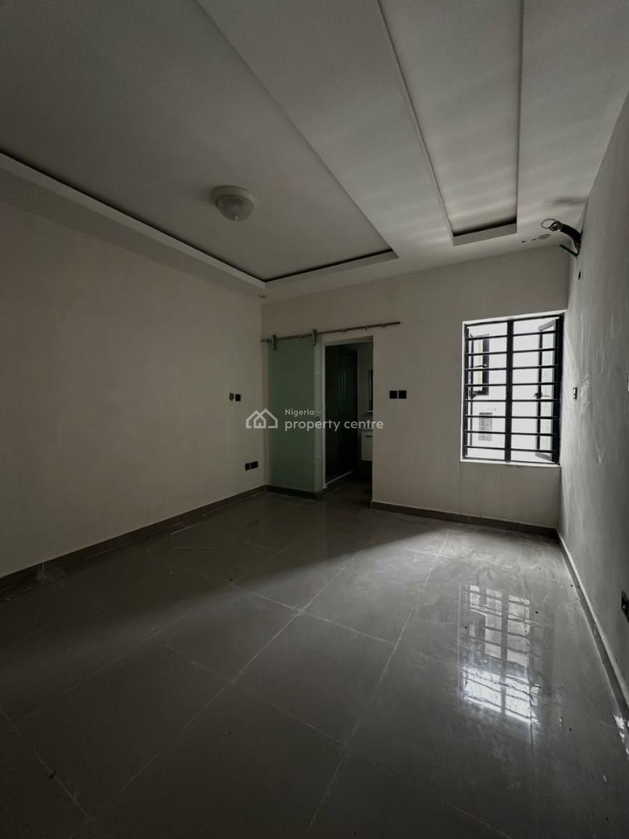 Spacious Upstairs in Serene Neighborhood of Lekki, Ikate, Lekki, Lagos, Flat / Apartment for Rent