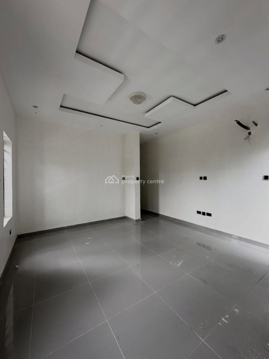 Spacious Upstairs in Serene Neighborhood of Lekki, Ikate, Lekki, Lagos, Flat / Apartment for Rent