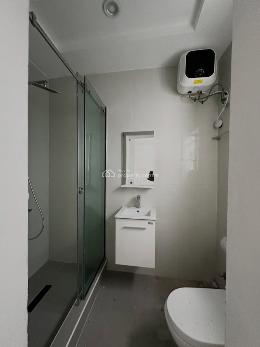 Spacious Upstairs in Serene Neighborhood of Lekki, Ikate, Lekki, Lagos, Flat / Apartment for Rent