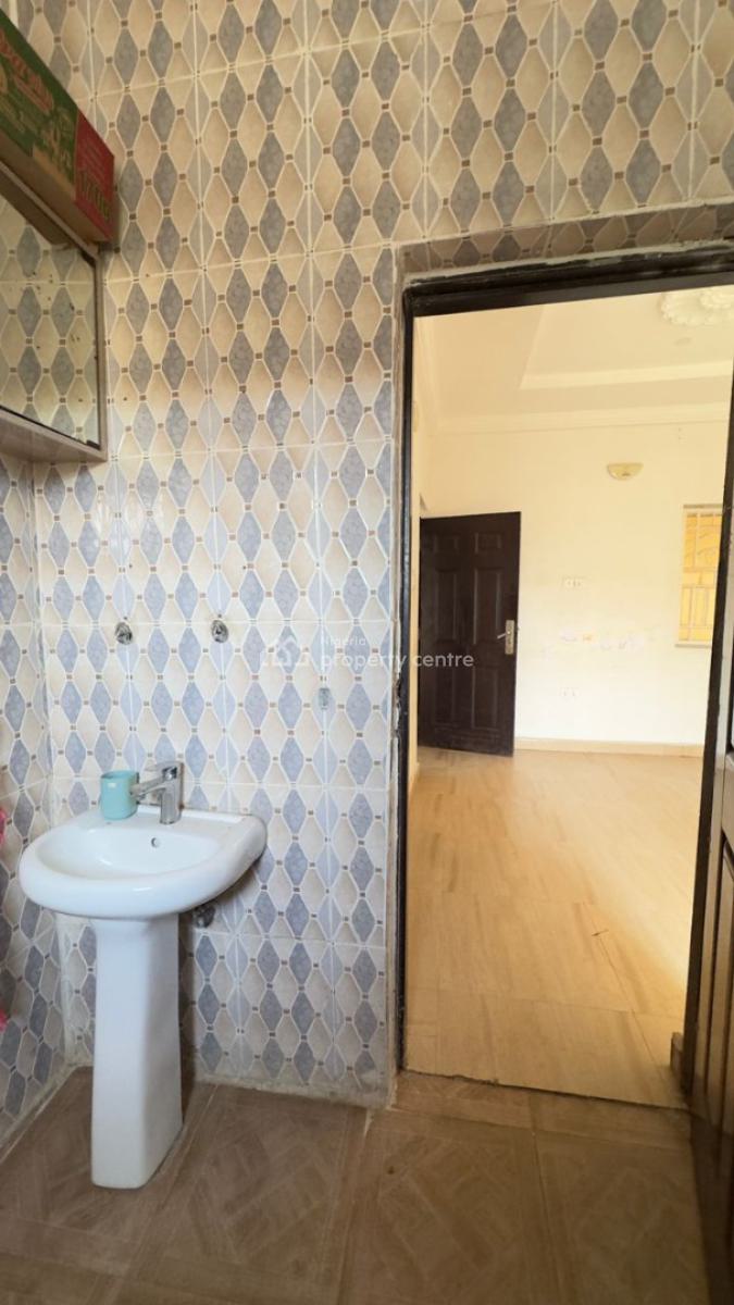 Newly Vacated 2 Bedroom Flat on 2nd Floor, Jabi, Abuja, Flat / Apartment for Rent