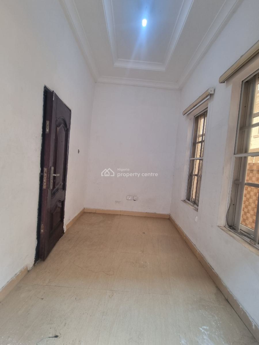 Standard and Spacious Bq, 2 Chevy View Estate Chevron Lekki, Lekki, Lagos, Flat / Apartment for Rent