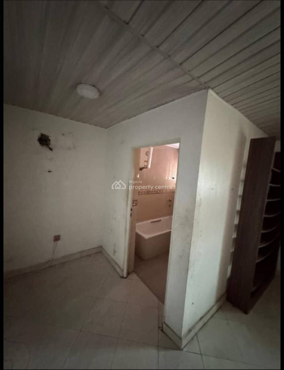 Spacious 1 Bedroom Serviced Apartment Penthouse in a Secure Estate, Lekki Phase 1, Lekki, Lagos, Mini Flat (room and Parlour) for Rent