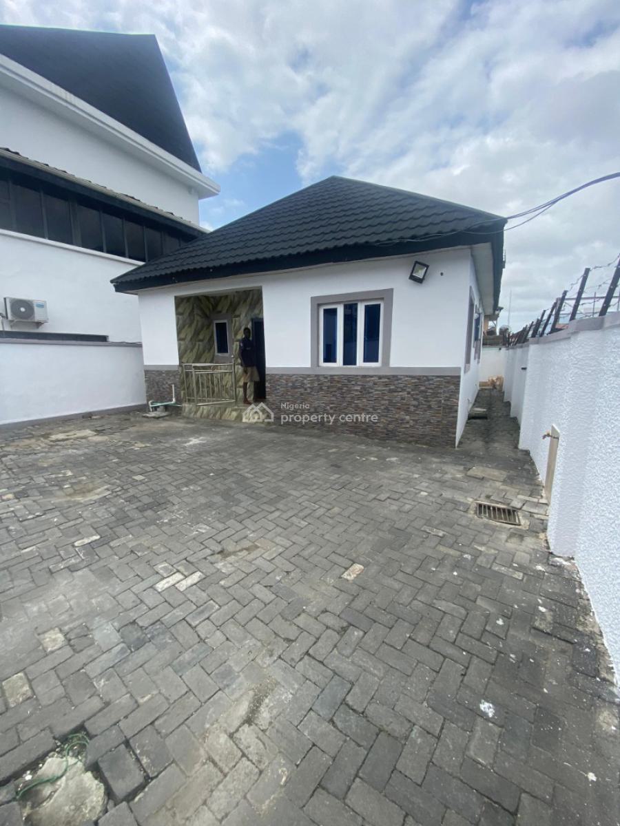 Well Maintained Three (3) Bedroom Bungalow Self Compound, Oniru, Victoria Island (vi), Lagos, Detached Bungalow for Rent