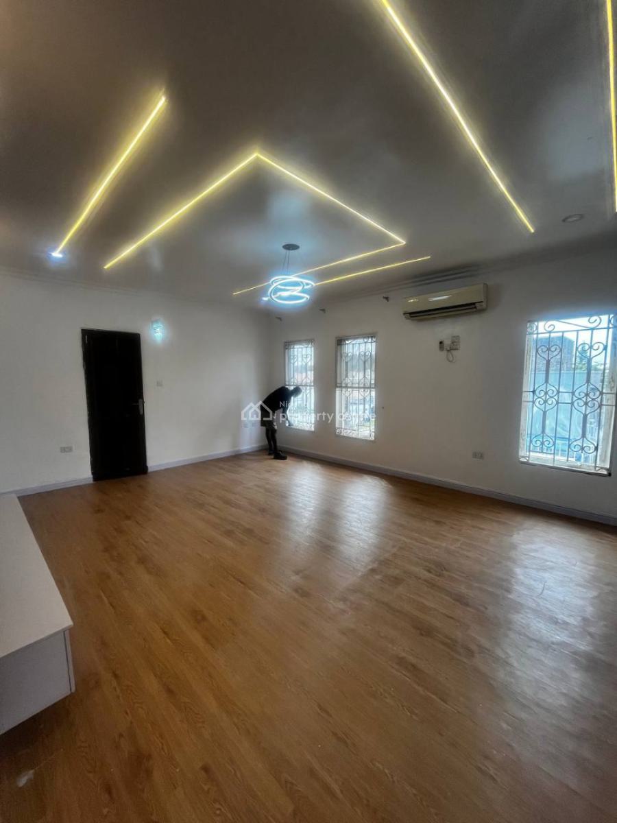 2 Unit of 2 Bedrooms Penthouse Apartment, Lekki Phase 1, Lekki, Lagos, Flat / Apartment for Rent