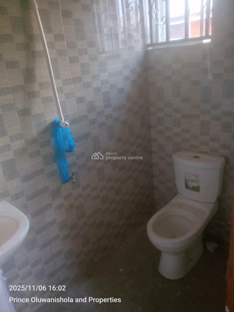 Clean 3 Bedroom Flat, Ikorodu, Lagos, Flat / Apartment for Rent