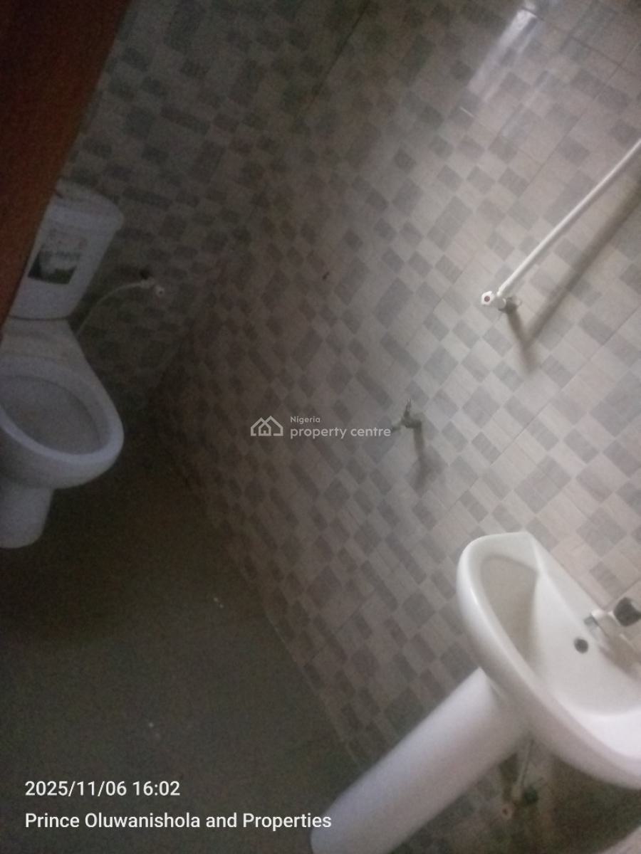 Clean 3 Bedroom Flat, Ikorodu, Lagos, Flat / Apartment for Rent