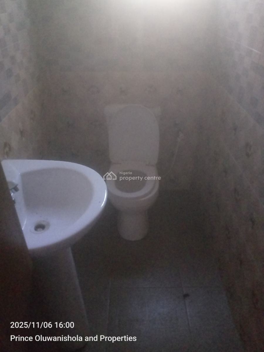 Clean 3 Bedroom Flat, Ikorodu, Lagos, Flat / Apartment for Rent