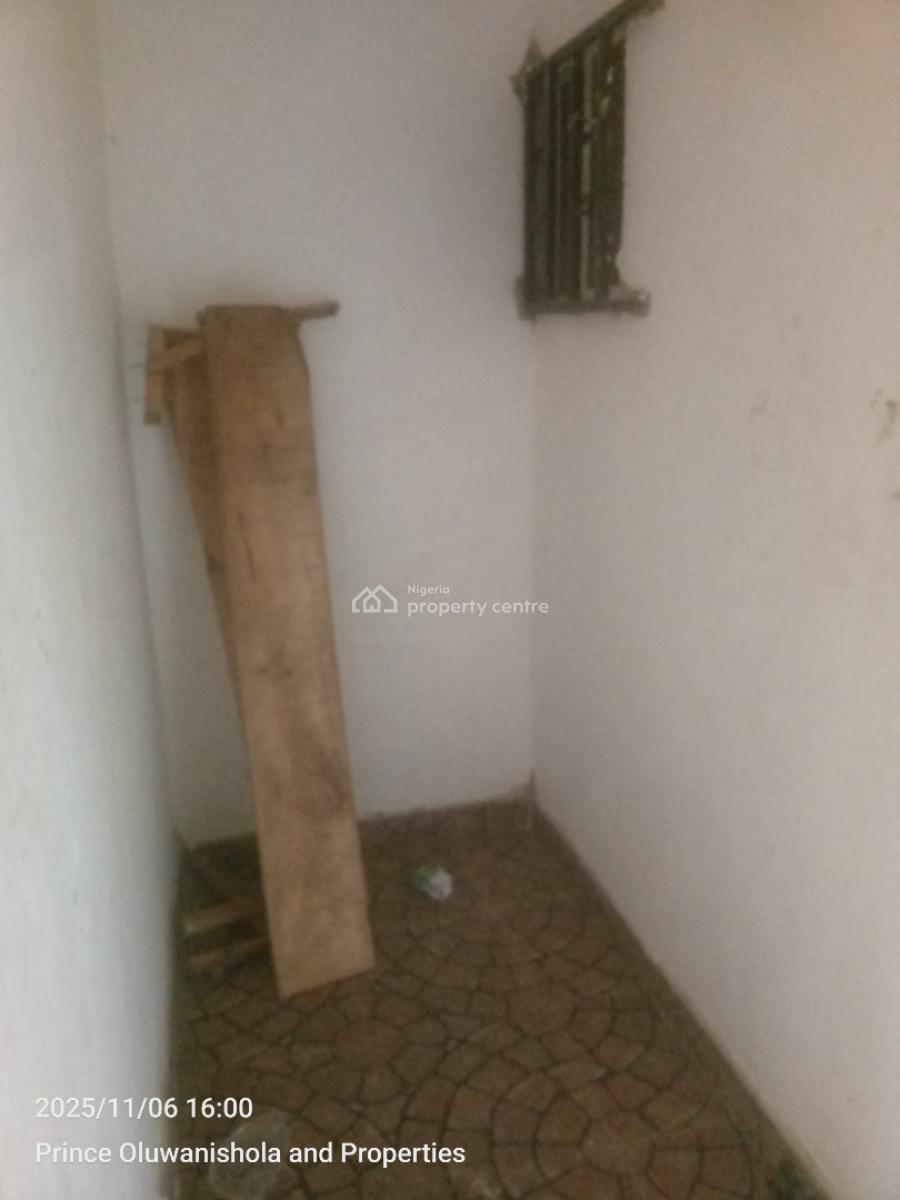 Clean 3 Bedroom Flat, Ikorodu, Lagos, Flat / Apartment for Rent